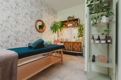 Masaże • Terapie liftingujące twarzy • Relaksacja • „NATURALNIE wellness”